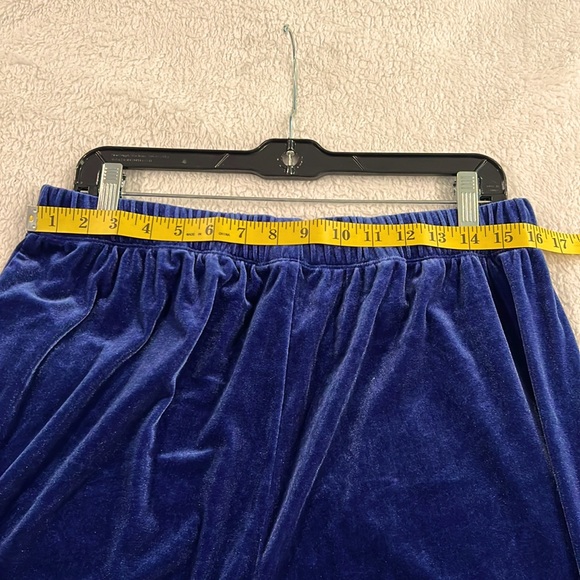 Zenana blue velvet wide leg pant size 1X, elastic waist, not hemmed, Preowned - Picture 3 of 8